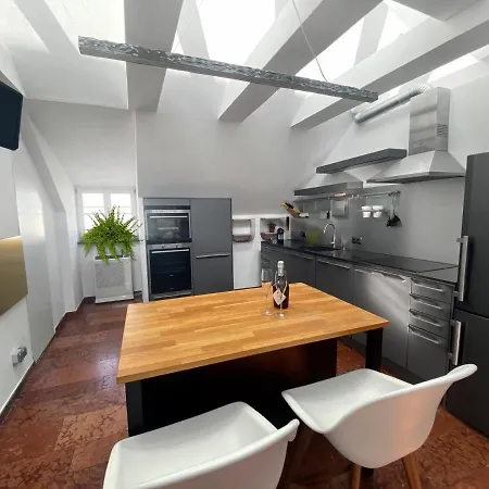 Ultimate Concierge Serviced Private Penthouse Apartment, In Altstadt Salzburg