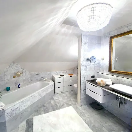 Ultimate Concierge Serviced Private Penthouse Apartment, In Altstadt Salzburg
