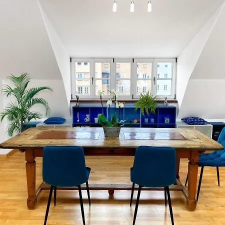 Apartment Ultimate Concierge Serviced Private Penthouse Apartment, In Altstadt